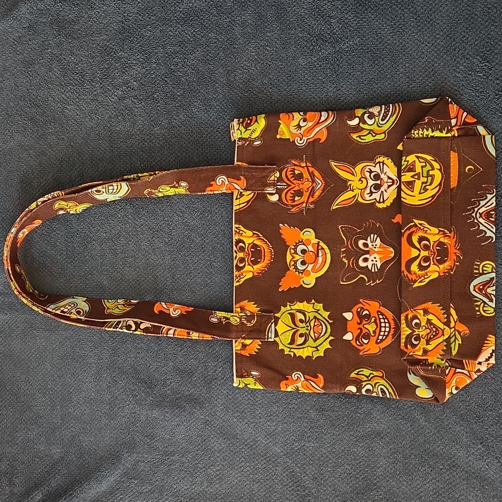 Big Bud Press Halloween Masks Printed Shoulder Zip Tote - Picture 4 of 4
